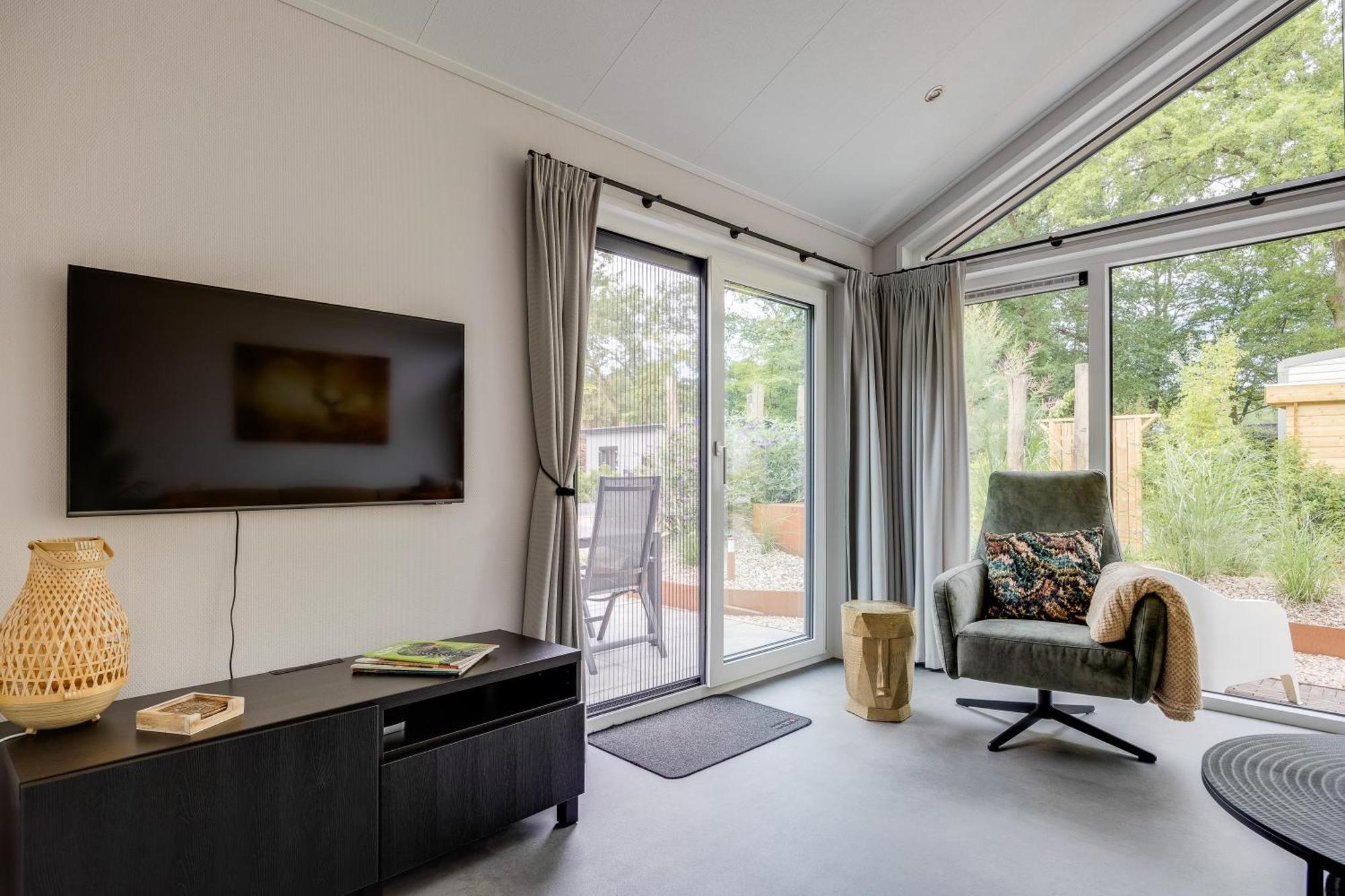 Modern Ingericht Chalet Op Groen Park Op De Veluwe Epe Exteriör bild
